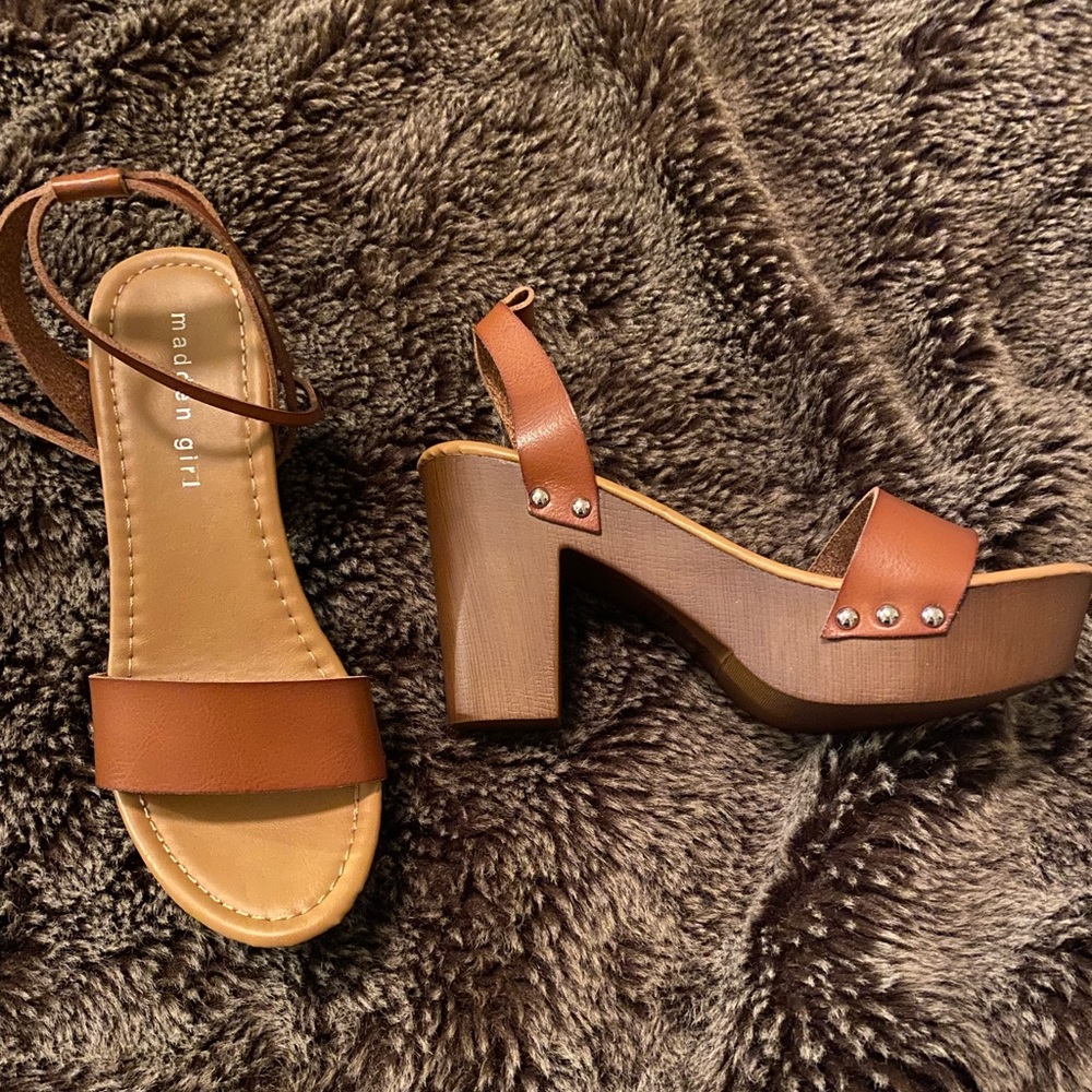Madden Girl sandal heals- size 7 -tan